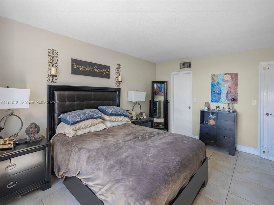 Activo con contrato: $270,000 (1 camas, 1 baños, 760 Pies cuadrados)