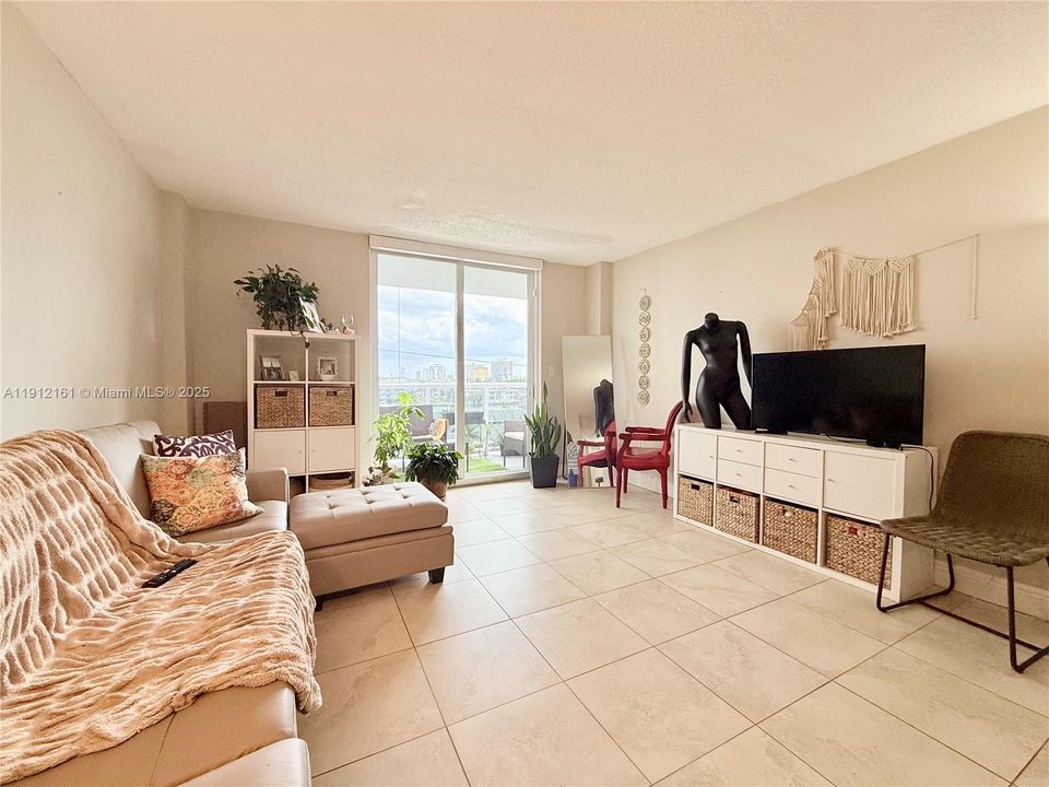 Activo con contrato: $270,000 (1 camas, 1 baños, 760 Pies cuadrados)