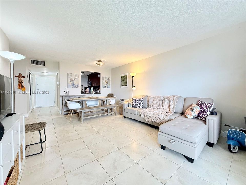 Activo con contrato: $270,000 (1 camas, 1 baños, 760 Pies cuadrados)