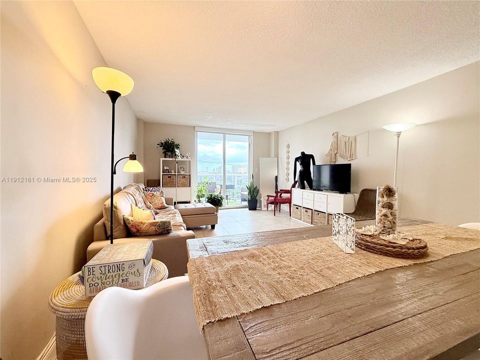 Activo con contrato: $270,000 (1 camas, 1 baños, 760 Pies cuadrados)