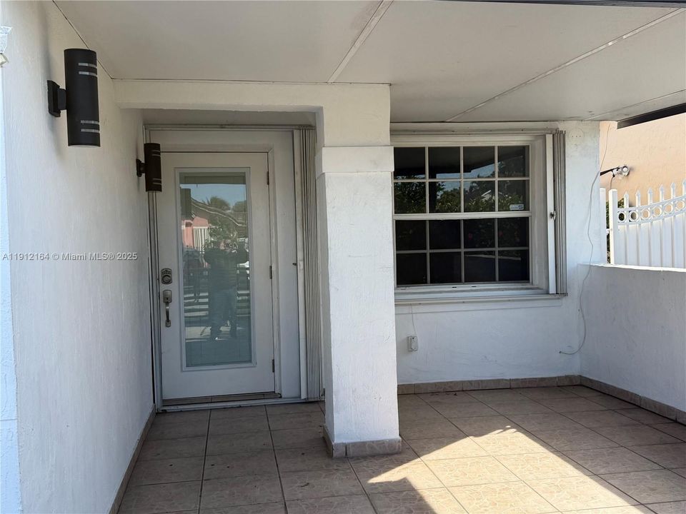 For Rent: $3,200 (3 beds, 2 baths, 1598 Square Feet)