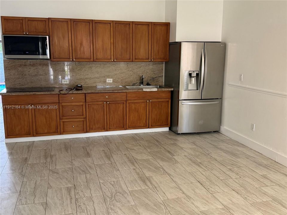 For Rent: $3,200 (3 beds, 2 baths, 1598 Square Feet)