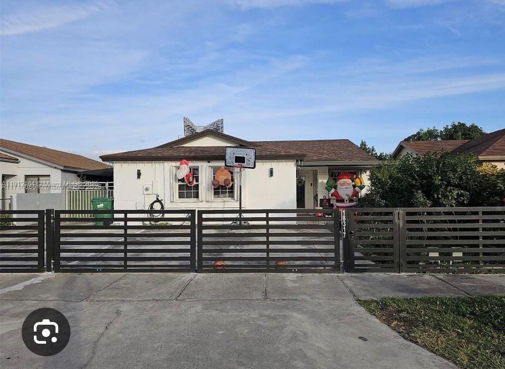 For Rent: $3,200 (3 beds, 2 baths, 1598 Square Feet)