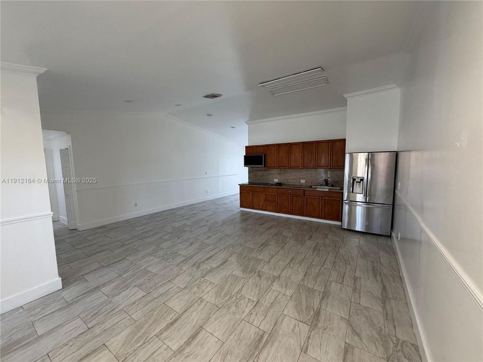 For Rent: $3,200 (3 beds, 2 baths, 1598 Square Feet)