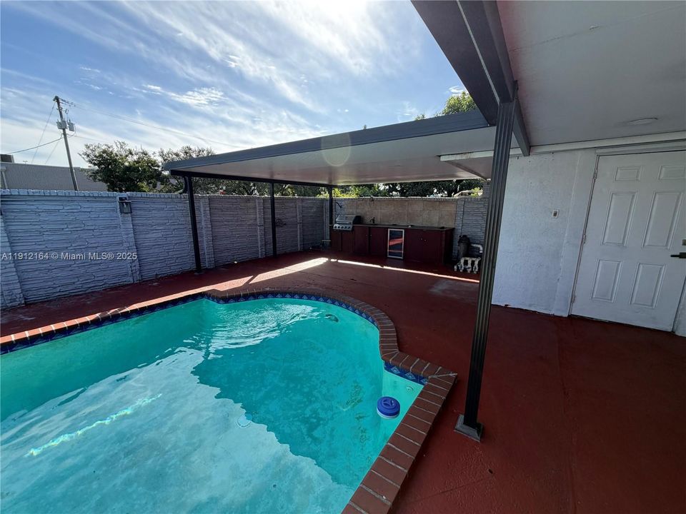 For Rent: $3,200 (3 beds, 2 baths, 1598 Square Feet)