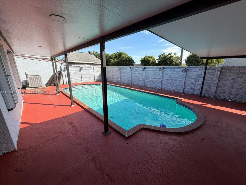 For Rent: $3,200 (3 beds, 2 baths, 1598 Square Feet)