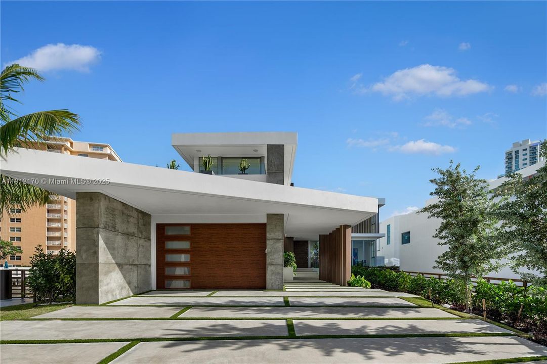 For Sale: $12,500,000 (8 beds, 9 baths, 7840 Square Feet)