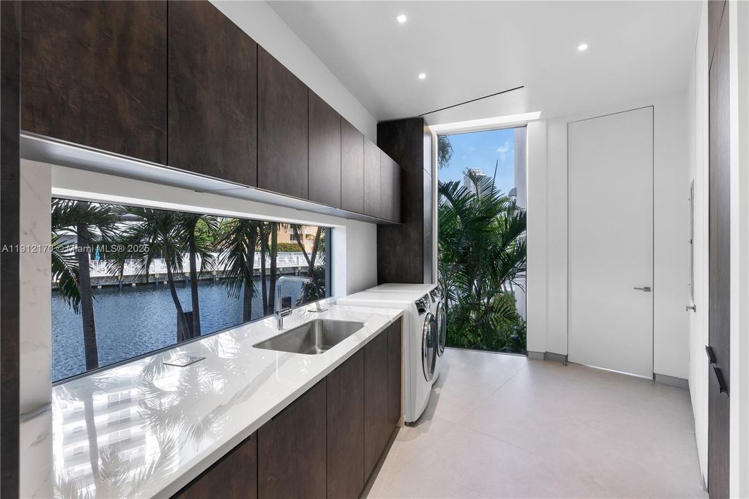 For Sale: $12,500,000 (8 beds, 9 baths, 7840 Square Feet)