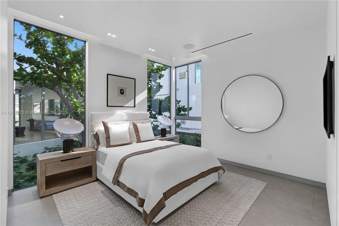 For Sale: $12,500,000 (8 beds, 9 baths, 7840 Square Feet)