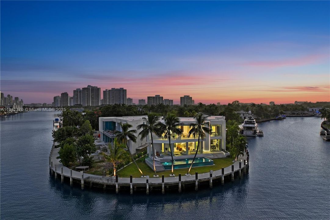 For Sale: $12,500,000 (8 beds, 9 baths, 7840 Square Feet)