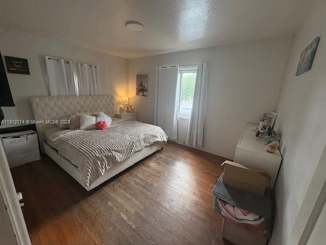 For Sale: $575,000 (2 beds, 1 baths, 1277 Square Feet)