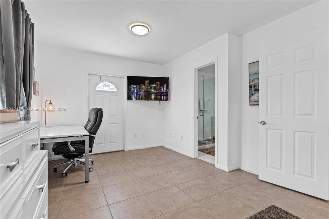 出租: $4,435 (4 贝兹, 2 浴室, 2150 平方英尺)