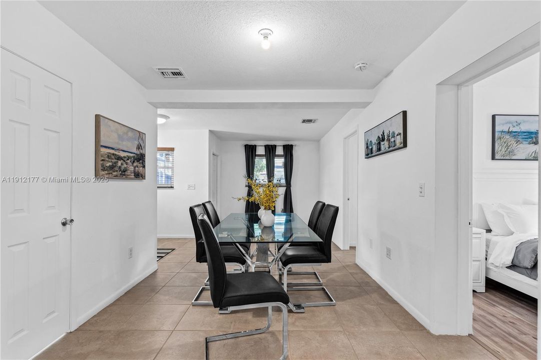 出租: $4,435 (4 贝兹, 2 浴室, 2150 平方英尺)