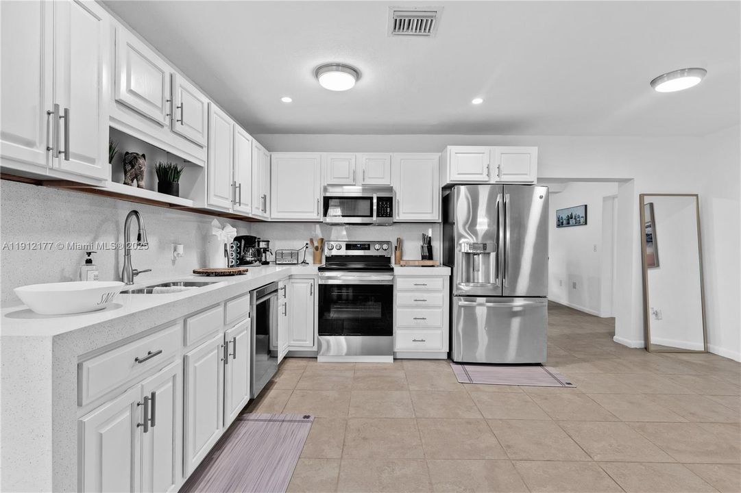 出租: $4,435 (4 贝兹, 2 浴室, 2150 平方英尺)