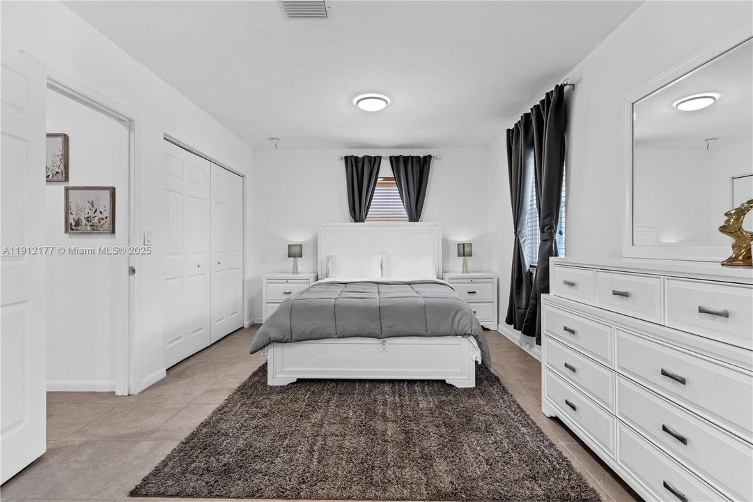 出租: $4,435 (4 贝兹, 2 浴室, 2150 平方英尺)