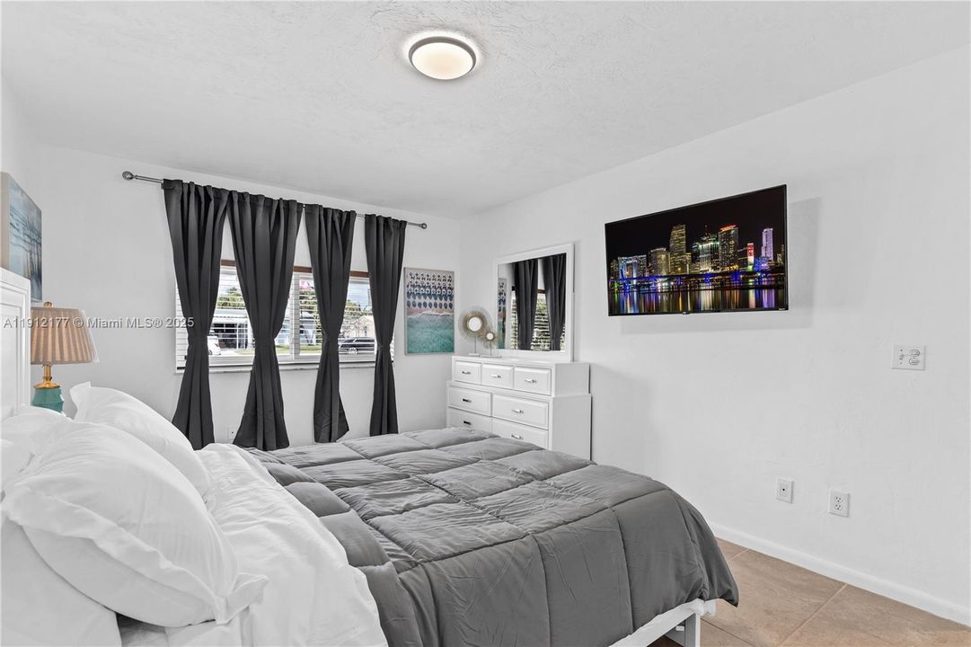 出租: $4,435 (4 贝兹, 2 浴室, 2150 平方英尺)