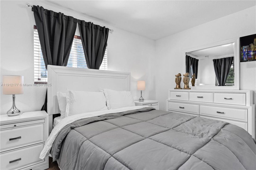 出租: $4,435 (4 贝兹, 2 浴室, 2150 平方英尺)