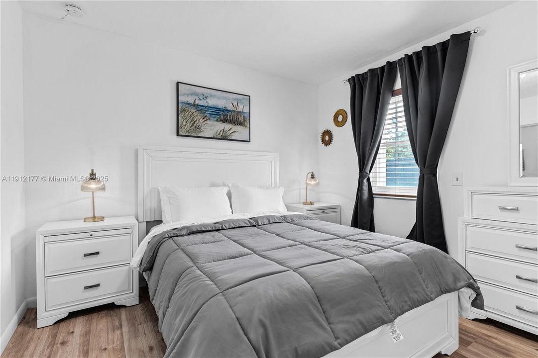 出租: $4,435 (4 贝兹, 2 浴室, 2150 平方英尺)