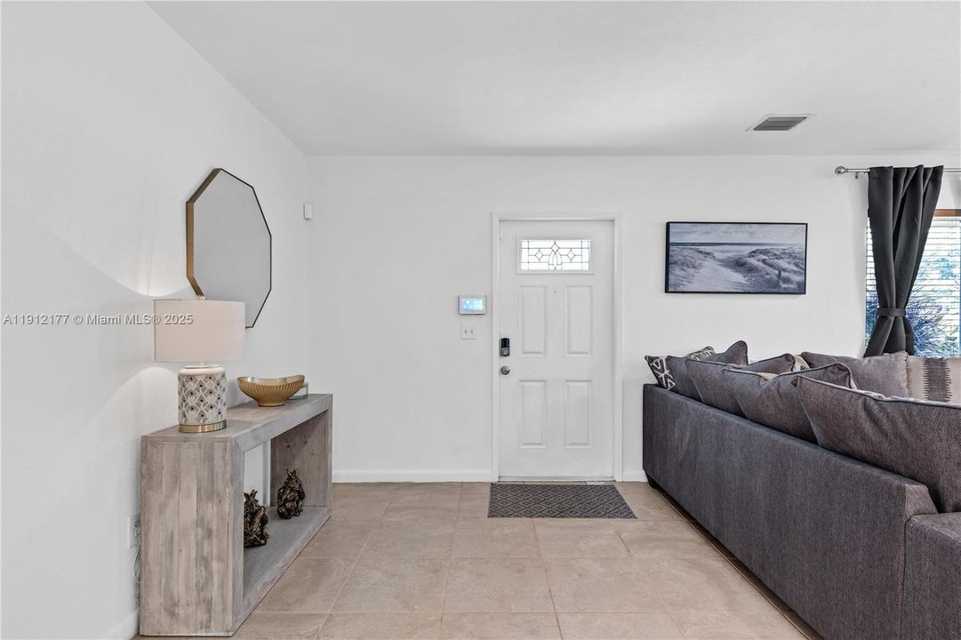 出租: $4,435 (4 贝兹, 2 浴室, 2150 平方英尺)