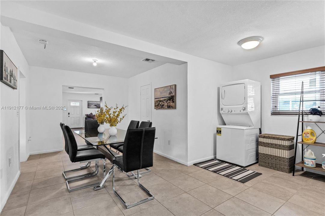 出租: $4,435 (4 贝兹, 2 浴室, 2150 平方英尺)