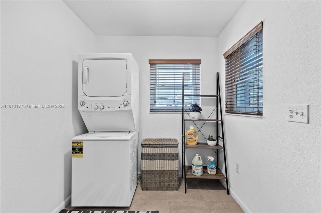 出租: $4,435 (4 贝兹, 2 浴室, 2150 平方英尺)