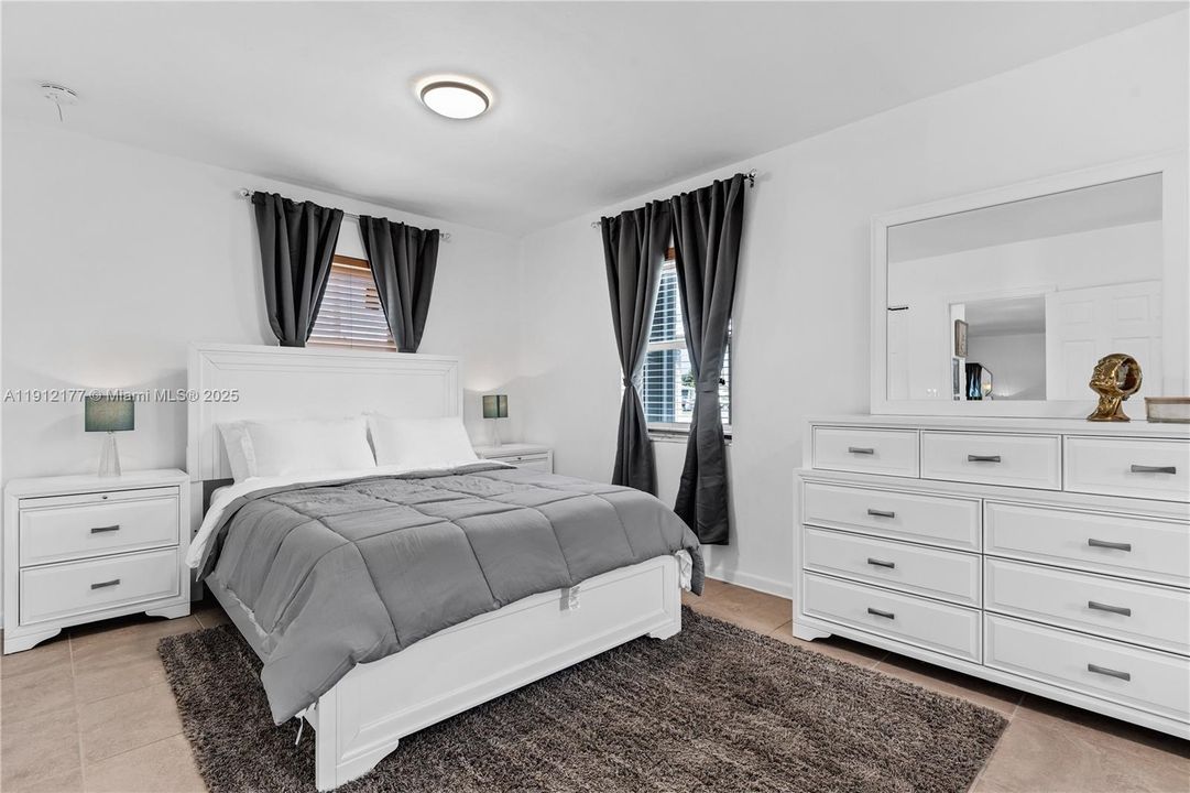 出租: $4,435 (4 贝兹, 2 浴室, 2150 平方英尺)