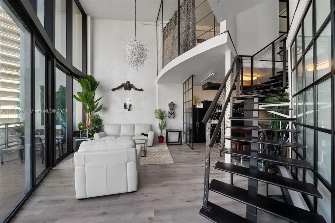 待售: $725,000 (1 贝兹, 2 浴室, 1337 平方英尺)