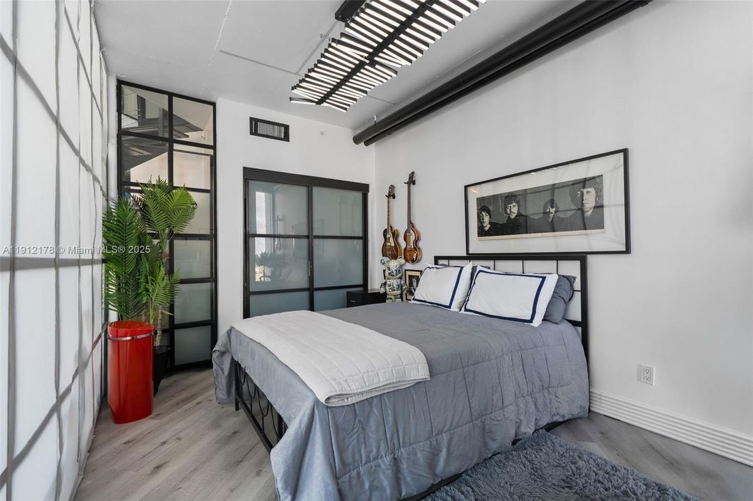 待售: $725,000 (1 贝兹, 2 浴室, 1337 平方英尺)