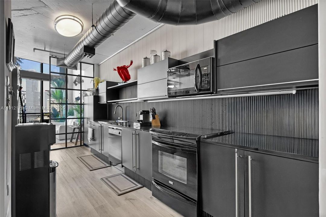 待售: $725,000 (1 贝兹, 2 浴室, 1337 平方英尺)