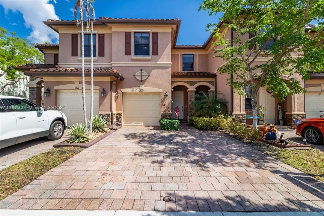 For Rent: $3,300 (3 beds, 2 baths, 1592 Square Feet)