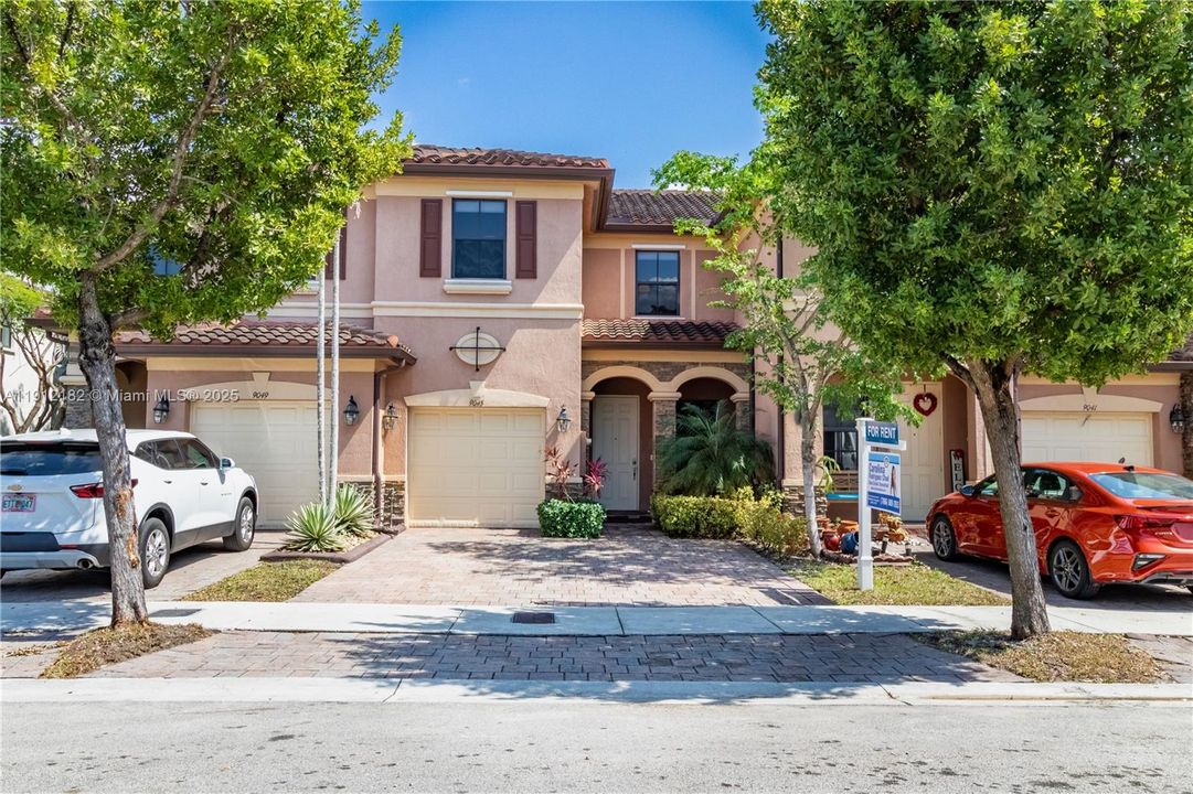 For Rent: $3,300 (3 beds, 2 baths, 1592 Square Feet)