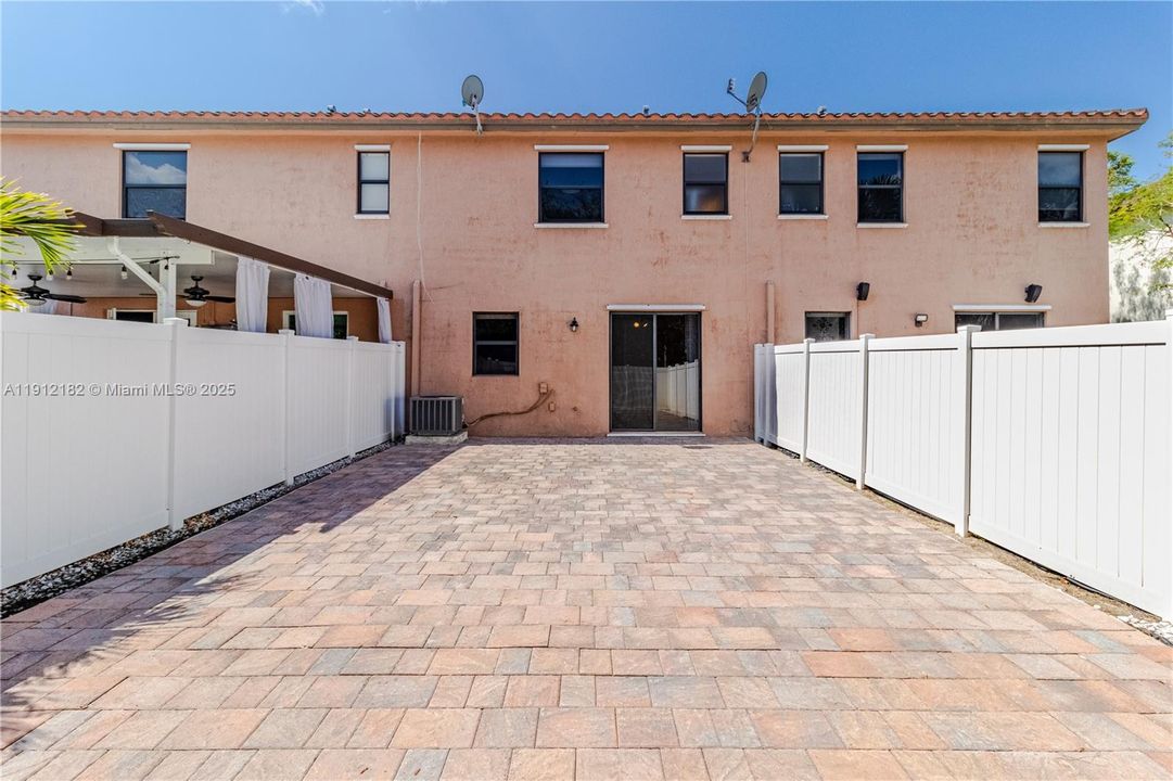 For Rent: $3,300 (3 beds, 2 baths, 1592 Square Feet)