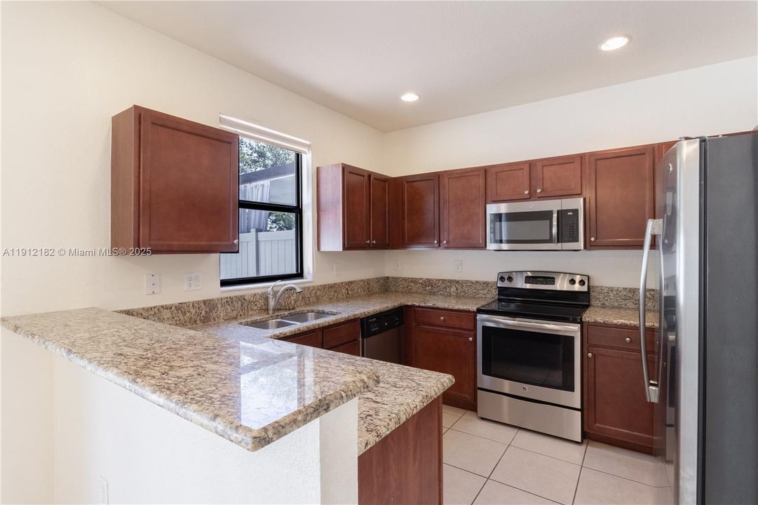 For Rent: $3,300 (3 beds, 2 baths, 1592 Square Feet)