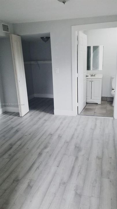 For Rent: $2,600 (3 beds, 2 baths, 937 Square Feet)