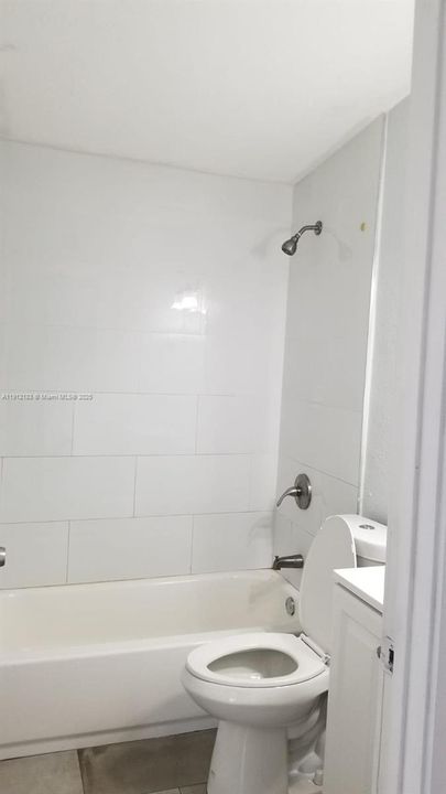 For Rent: $2,600 (3 beds, 2 baths, 937 Square Feet)