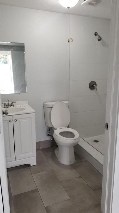 For Rent: $2,600 (3 beds, 2 baths, 937 Square Feet)