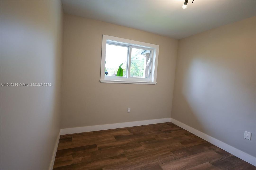 出租: $6,000 (4 贝兹, 3 浴室, 2589 平方英尺)