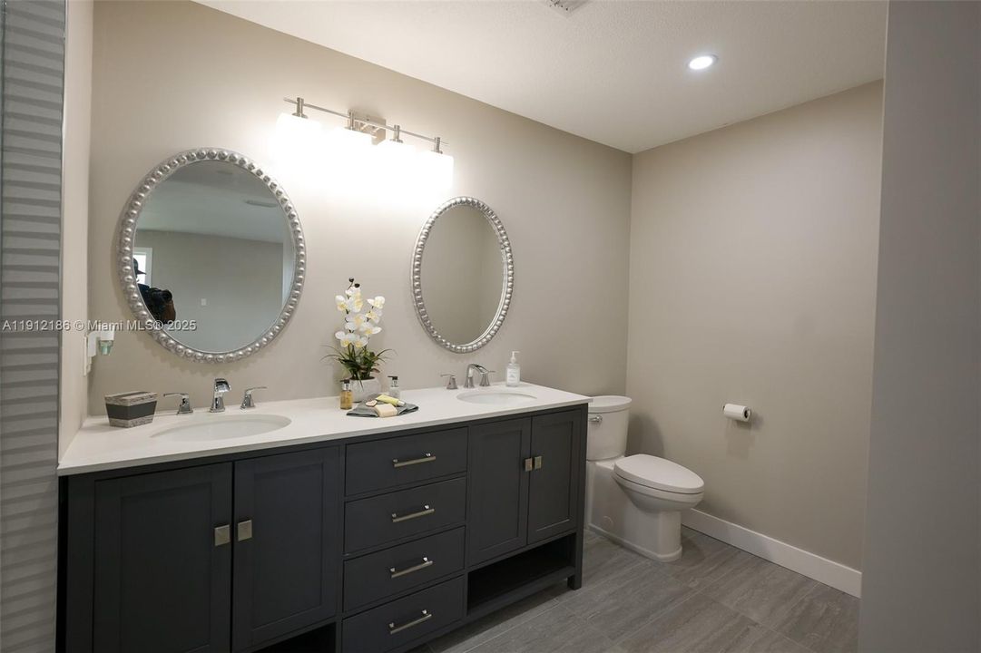 出租: $6,000 (4 贝兹, 3 浴室, 2589 平方英尺)