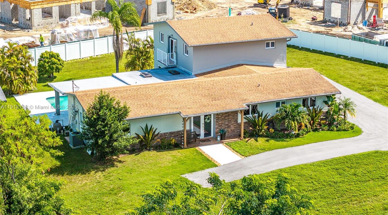 出租: $6,000 (4 贝兹, 3 浴室, 2589 平方英尺)