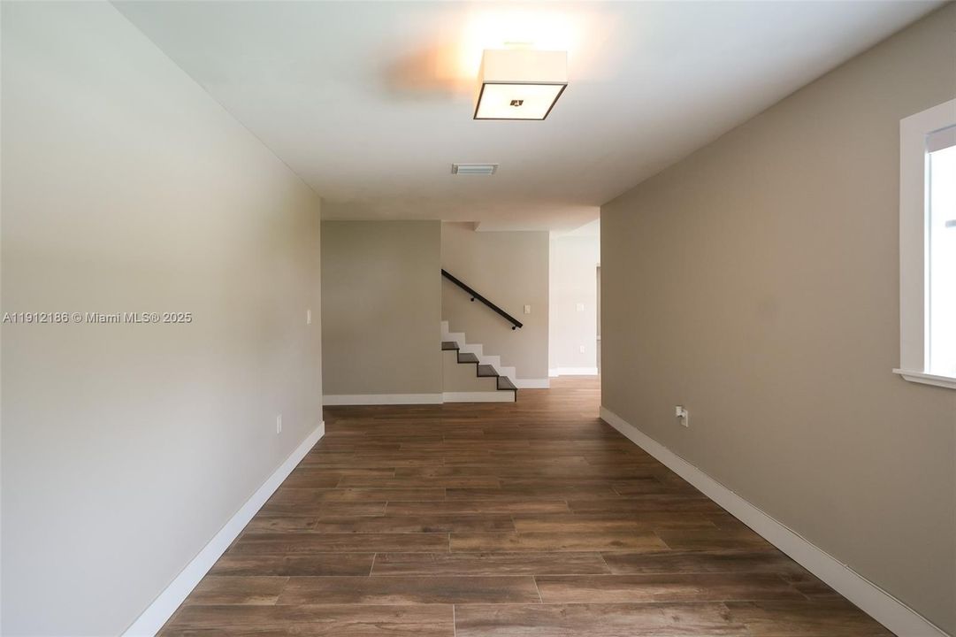 出租: $6,000 (4 贝兹, 3 浴室, 2589 平方英尺)