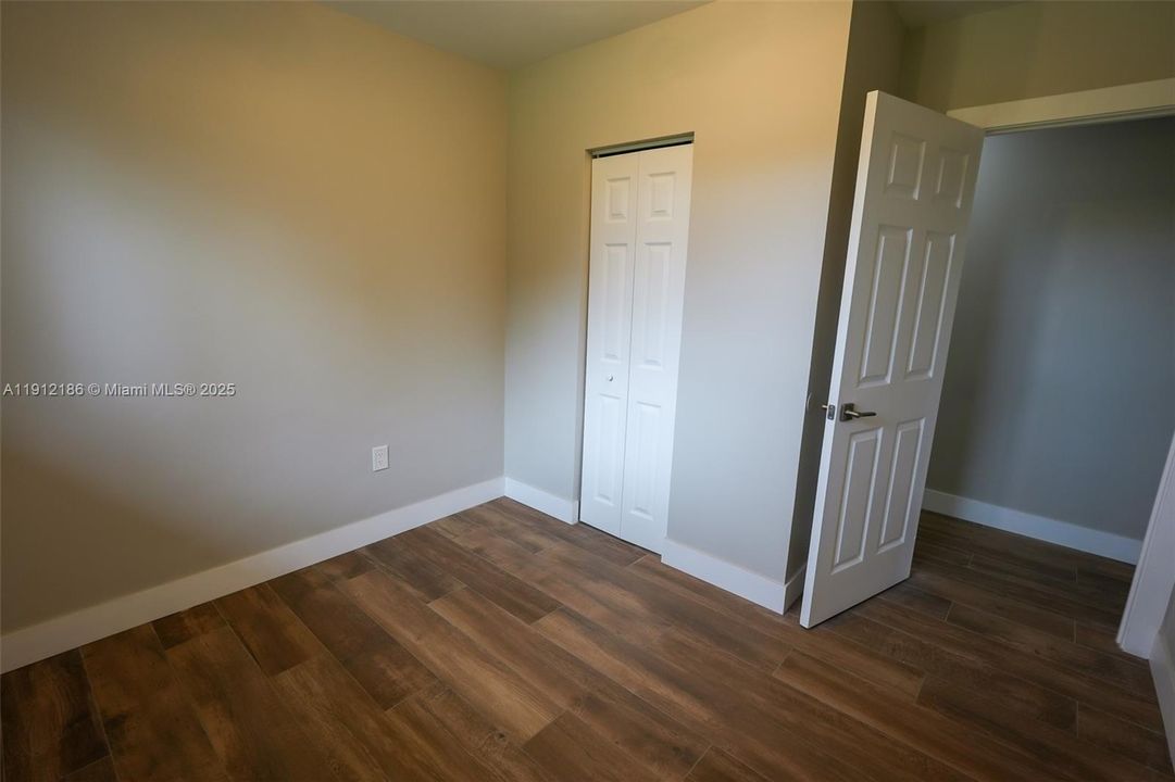 出租: $6,000 (4 贝兹, 3 浴室, 2589 平方英尺)