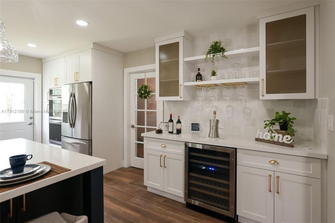 出租: $6,000 (4 贝兹, 3 浴室, 2589 平方英尺)