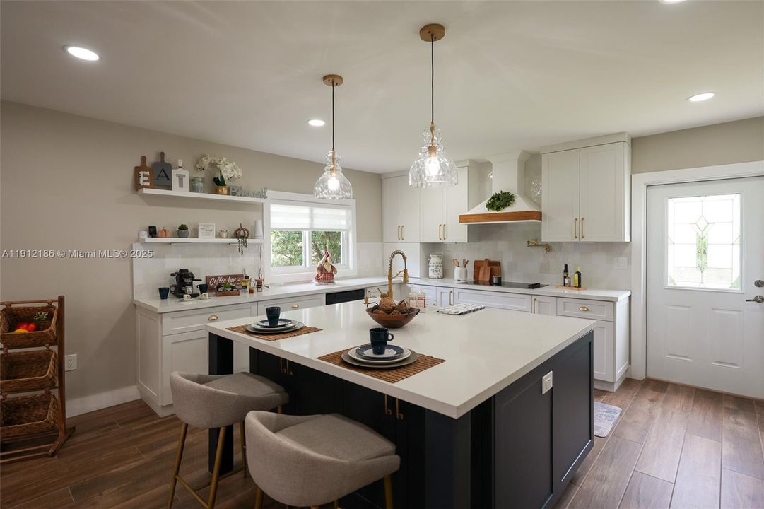 出租: $6,000 (4 贝兹, 3 浴室, 2589 平方英尺)