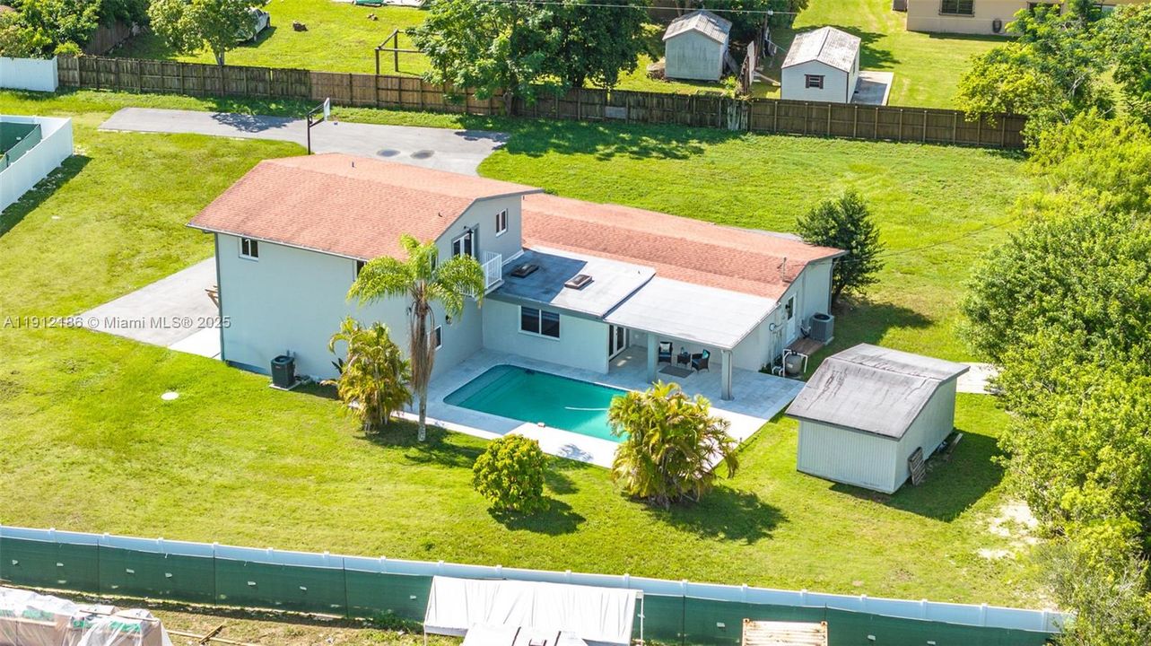 出租: $6,000 (4 贝兹, 3 浴室, 2589 平方英尺)