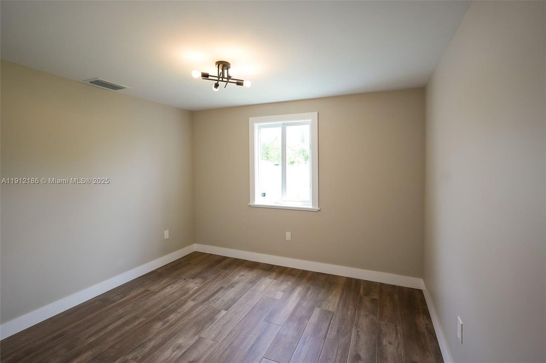 出租: $6,000 (4 贝兹, 3 浴室, 2589 平方英尺)