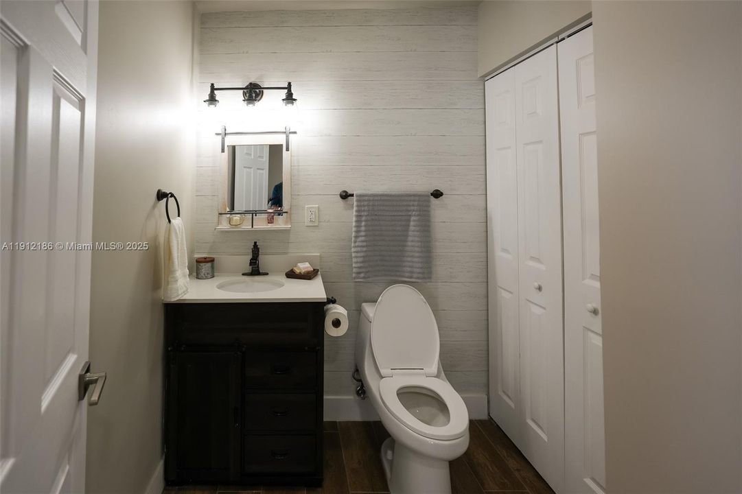 出租: $6,000 (4 贝兹, 3 浴室, 2589 平方英尺)