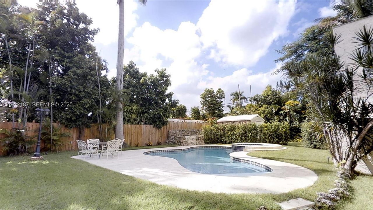 En Renta: $10,500 (6 camas, 5 baños, 3724 Pies cuadrados)