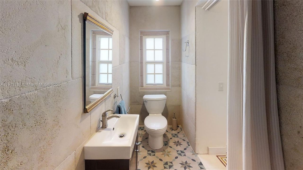 Bathroom to bedroom 3