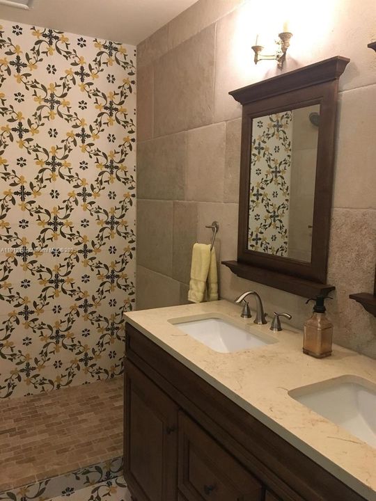 En Renta: $10,500 (6 camas, 5 baños, 3724 Pies cuadrados)