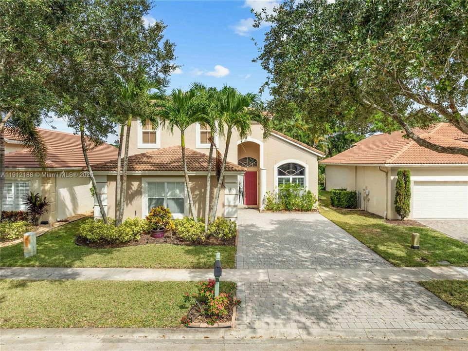 Под контрактом: $530,000 (3 спален, 2 ванн, 2174 Квадратных фут)